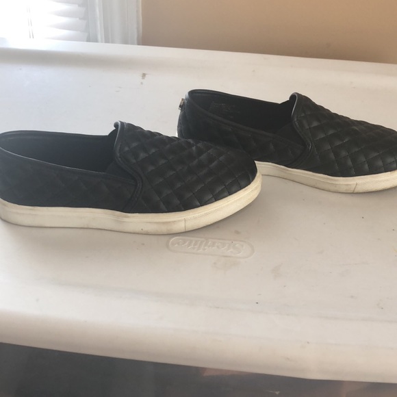Steve Madden size 4. - Picture 2 of 3